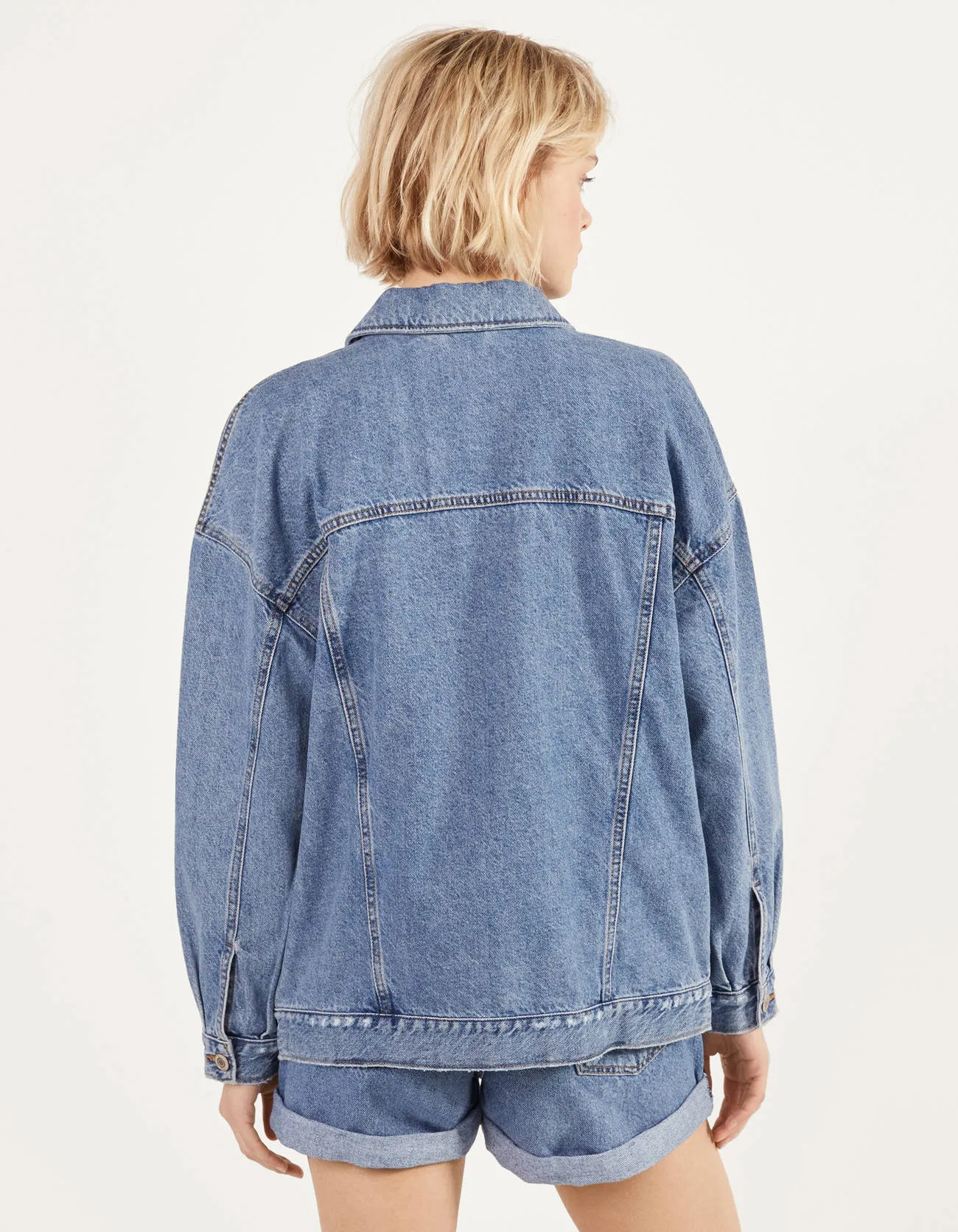 Oversize-Jeansjacke – Dunkelblau – Bild 2 von 4