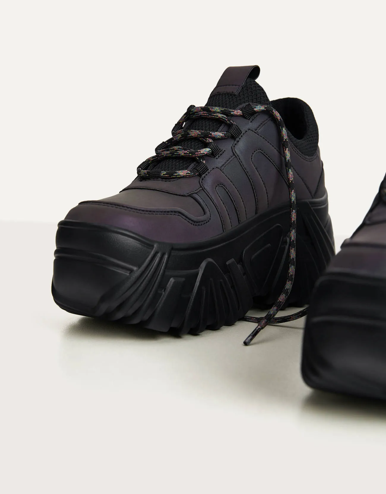 Reflective sneakers with platform sole – Schwarz – Image 3 of 6