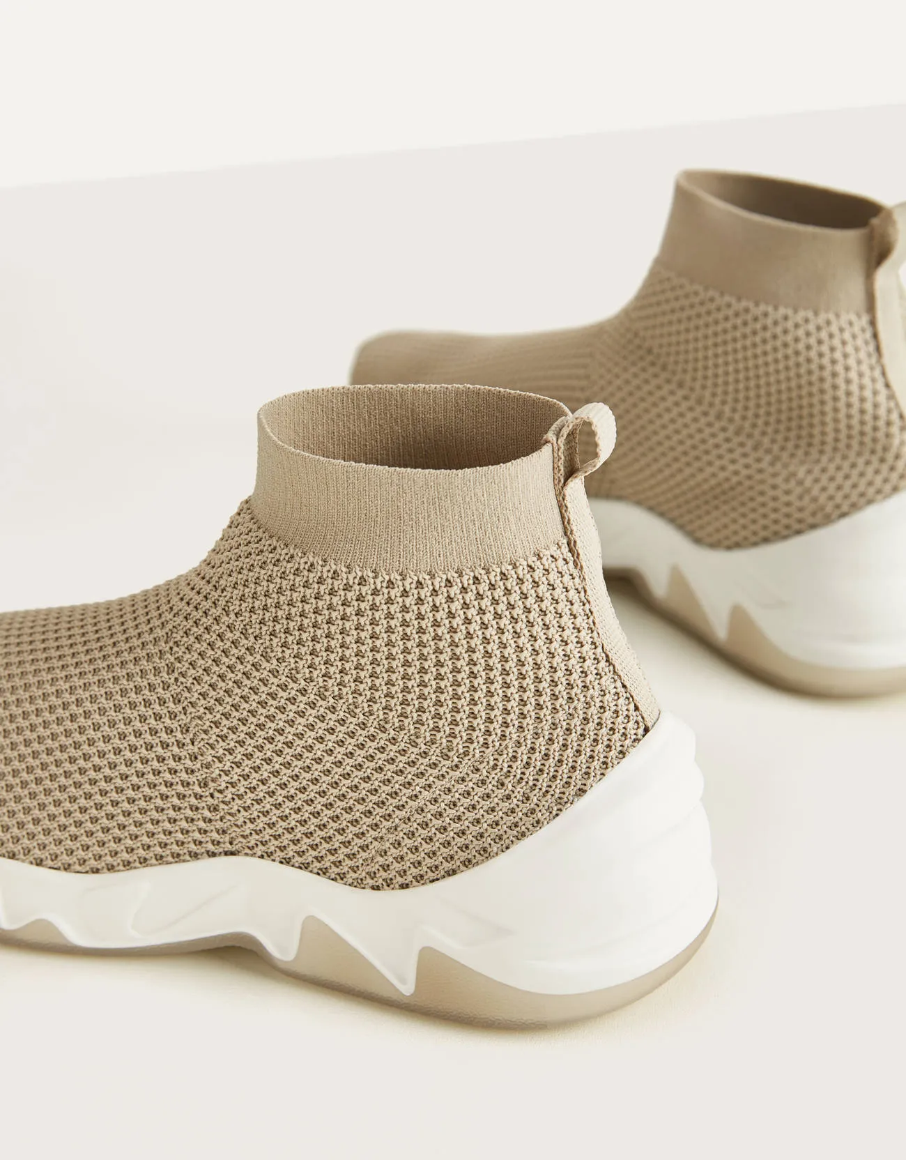 Hohe Sneaker mit elastischem Schaft – Beige – Bild 2 von 5