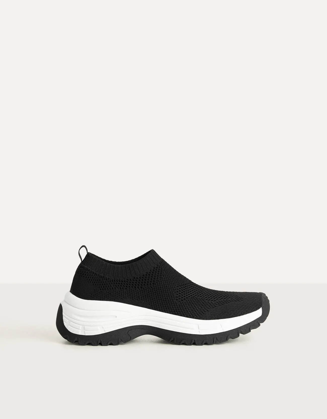 Sneaker mit Netzstoff und Socken – Schwarz – Bild 4 von 5