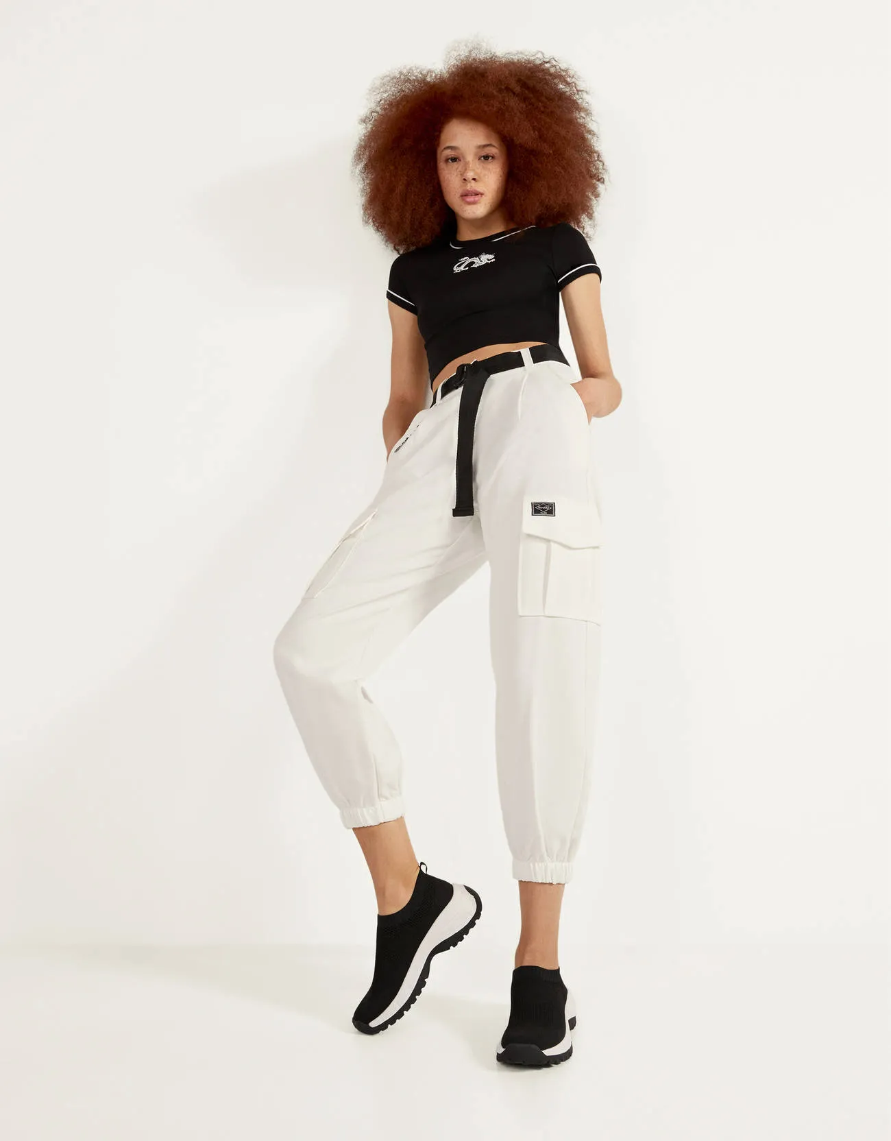 Sneaker mit Netzstoff und Socken – Schwarz – Bild 5 von 5