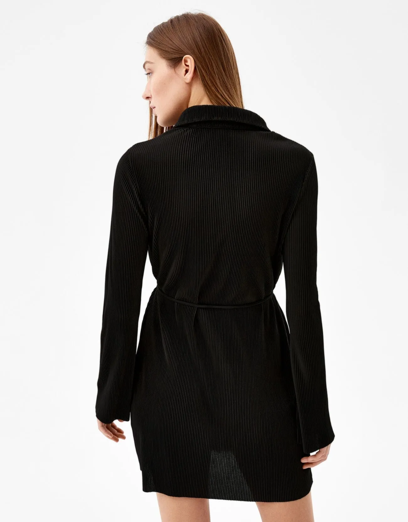 Pleated mini dress with long sleeves and belt – Schwarz – Image 2 of 6