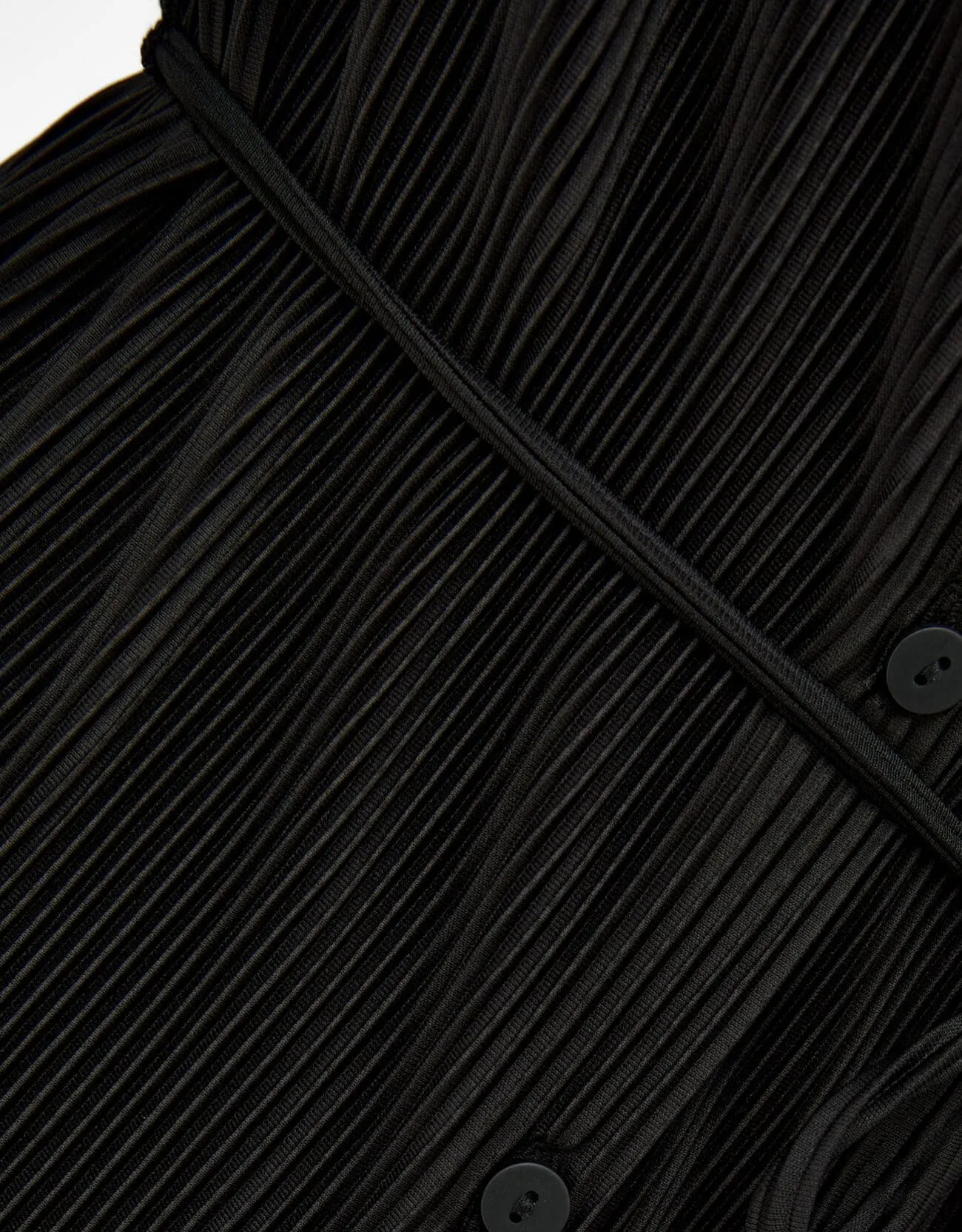 Pleated mini dress with long sleeves and belt – Schwarz – Image 6 of 6