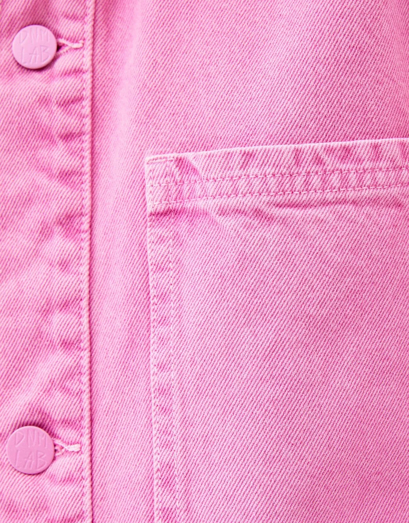 Farbige Hemdjacke aus Denim – Rosa – Bild 6 von 6