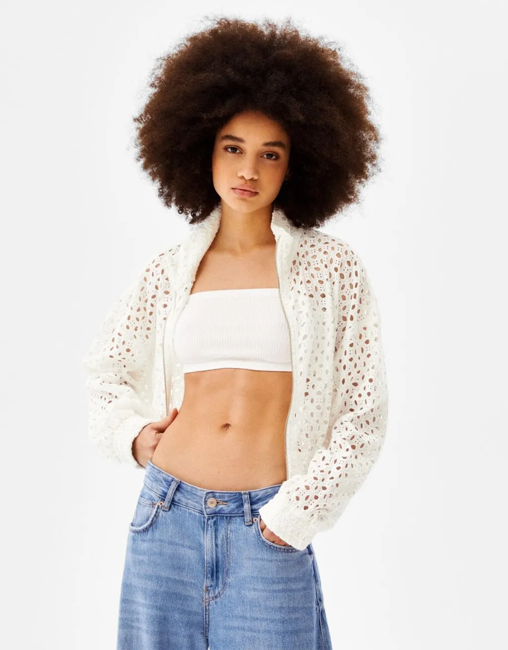 Jacke mit Schweizer Stickerei – Weiß – Bild 3 von 6