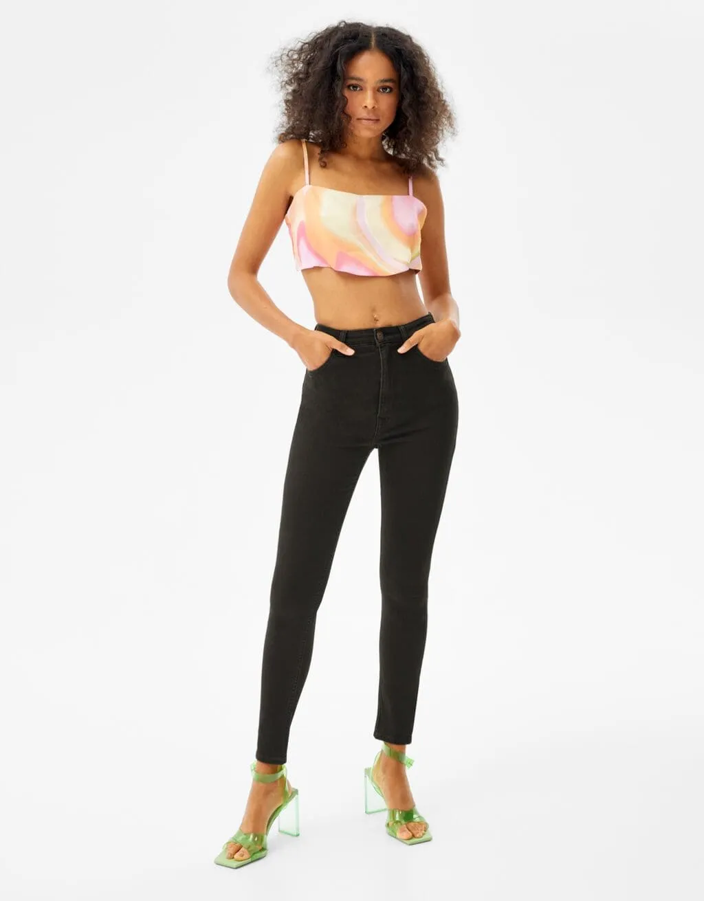 Super High Waist Jeans – Schwarz – Bild 2 von 4
