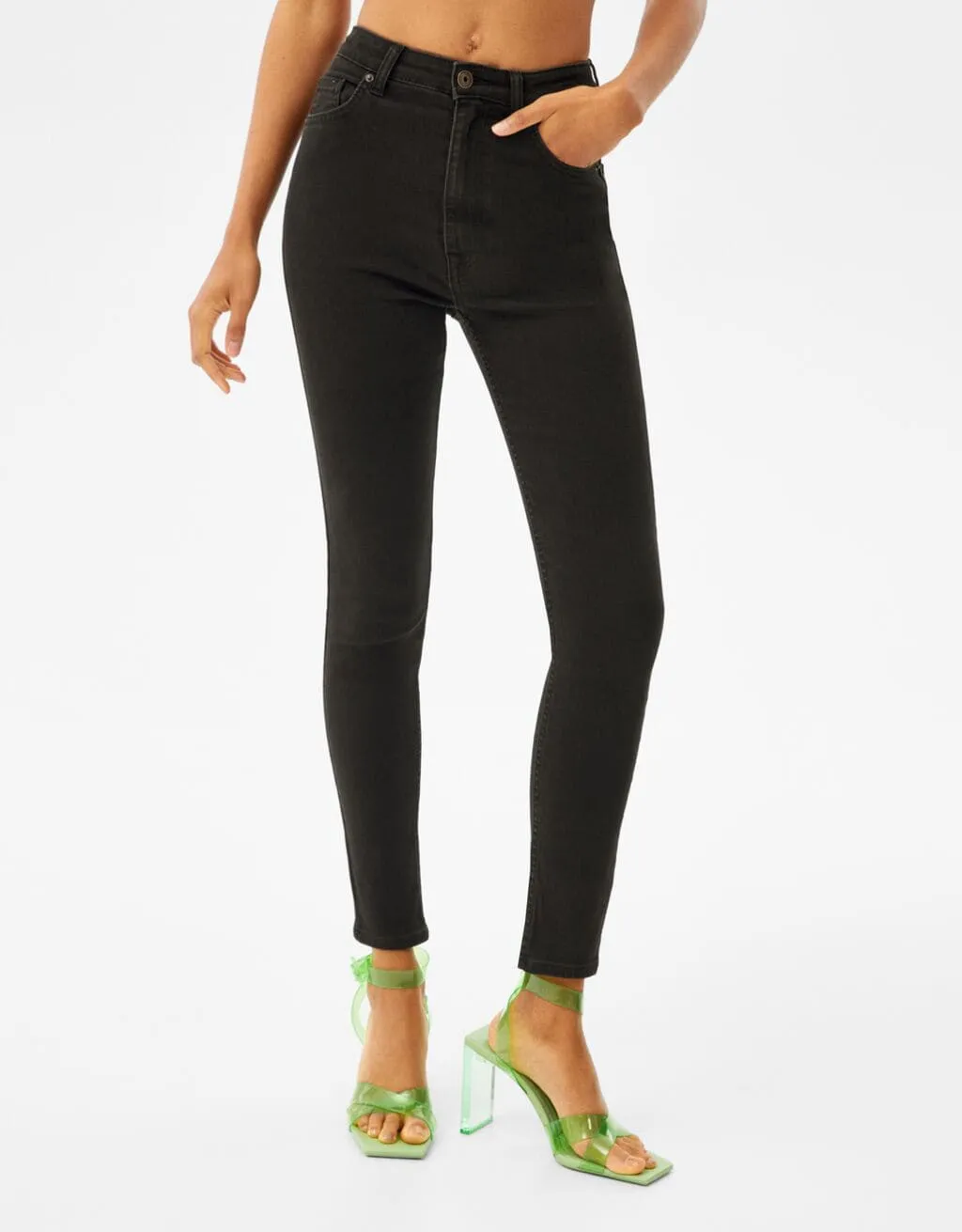 Super High Waist Jeans – Schwarz – Bild 3 von 4