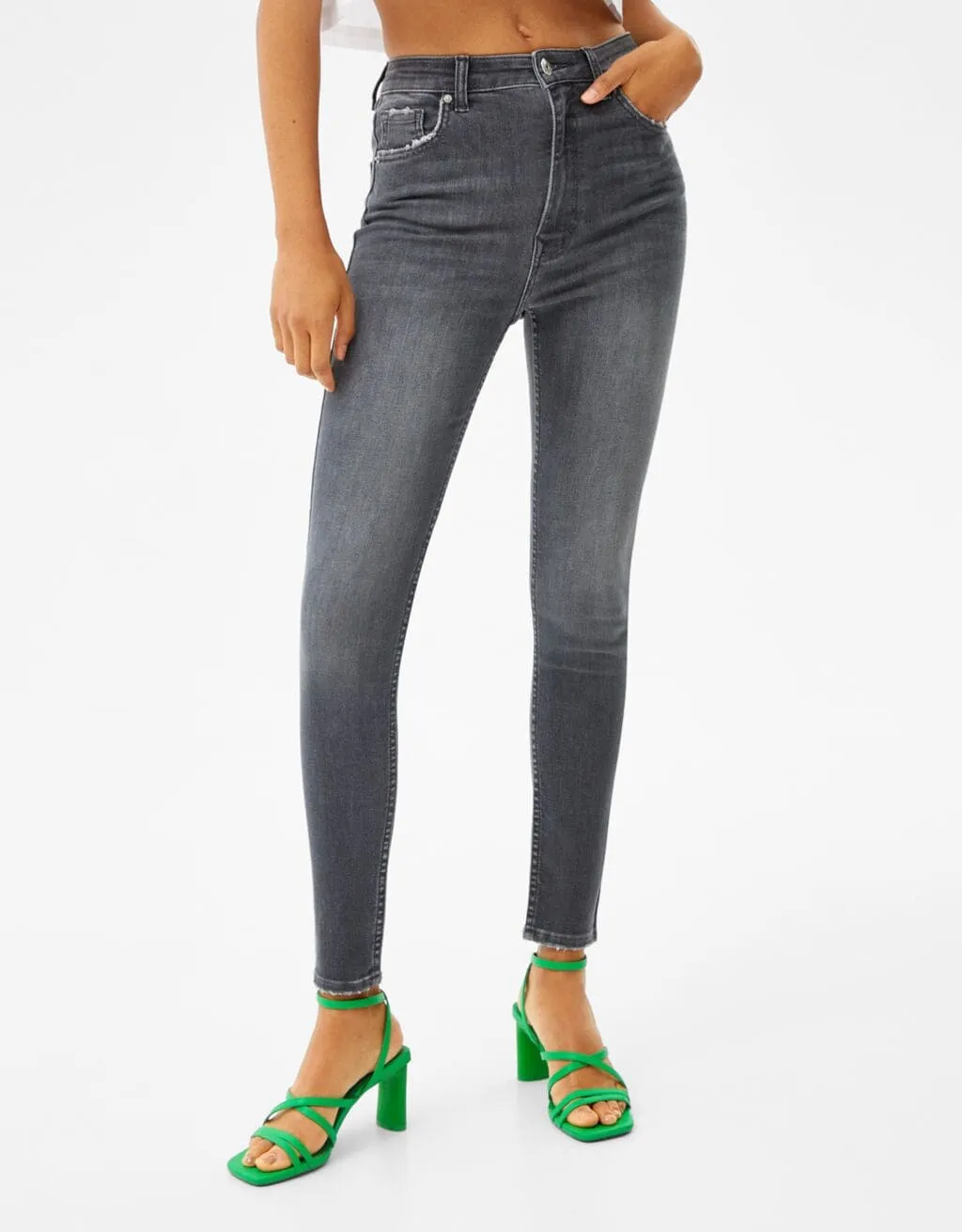 Super High Waist Jeans – Grau – Bild 2 von 5
