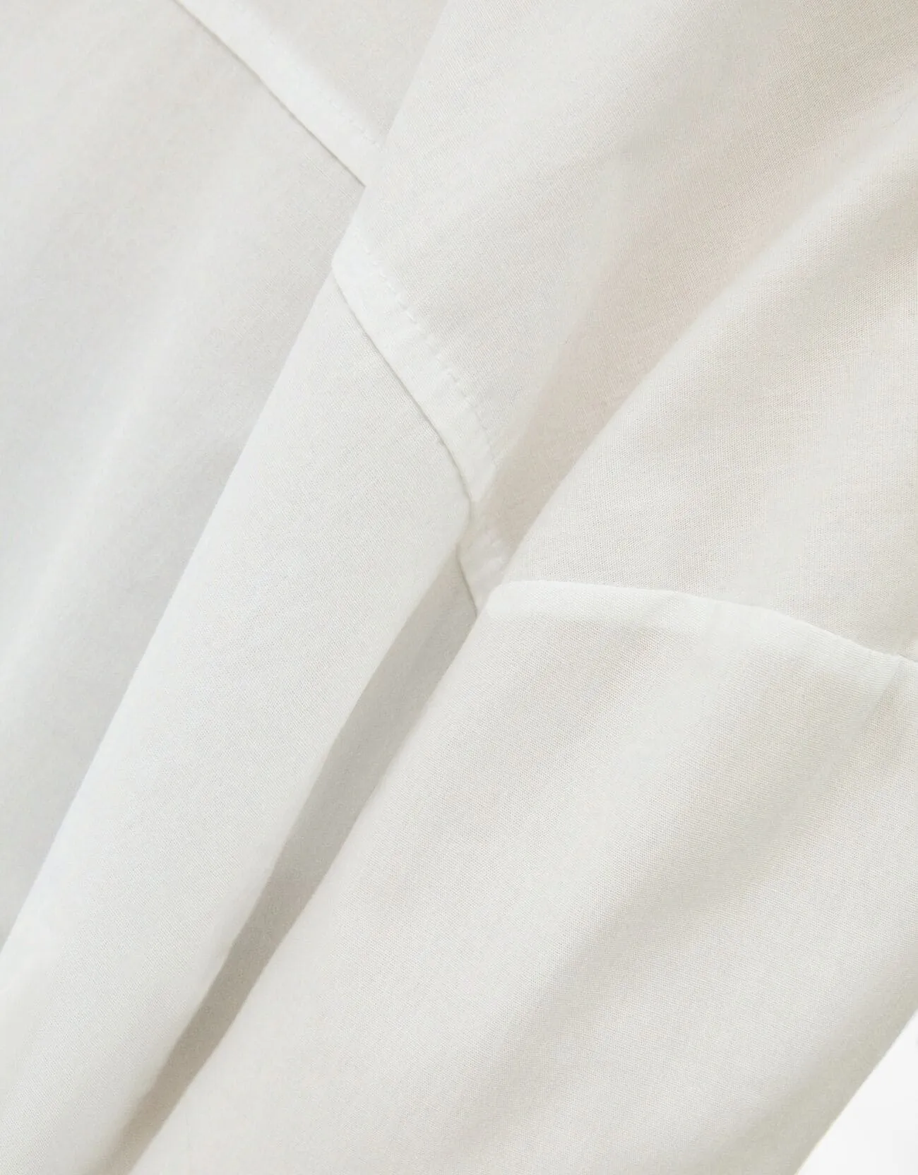 T-Shirt im Slim-Fit mit geripptem Stehkragen – Weiß – Bild 6 von 6