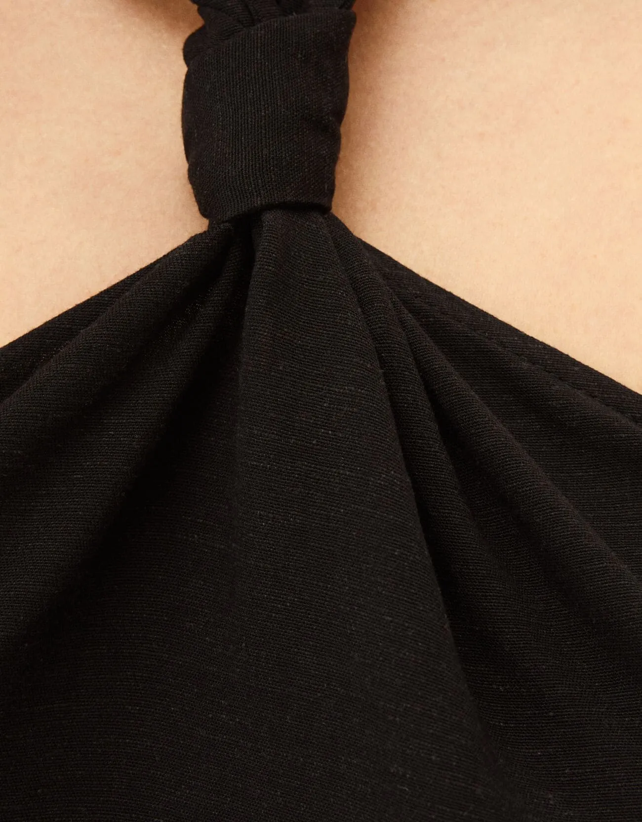 Cropped-Leinentop mit Neckholder – Schwarz – Bild 6 von 6