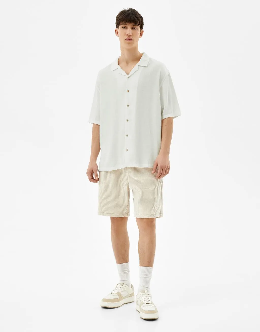 Kurzärmeliges Hemd im Relaxed Fit – Weiß – Bild 4 von 5