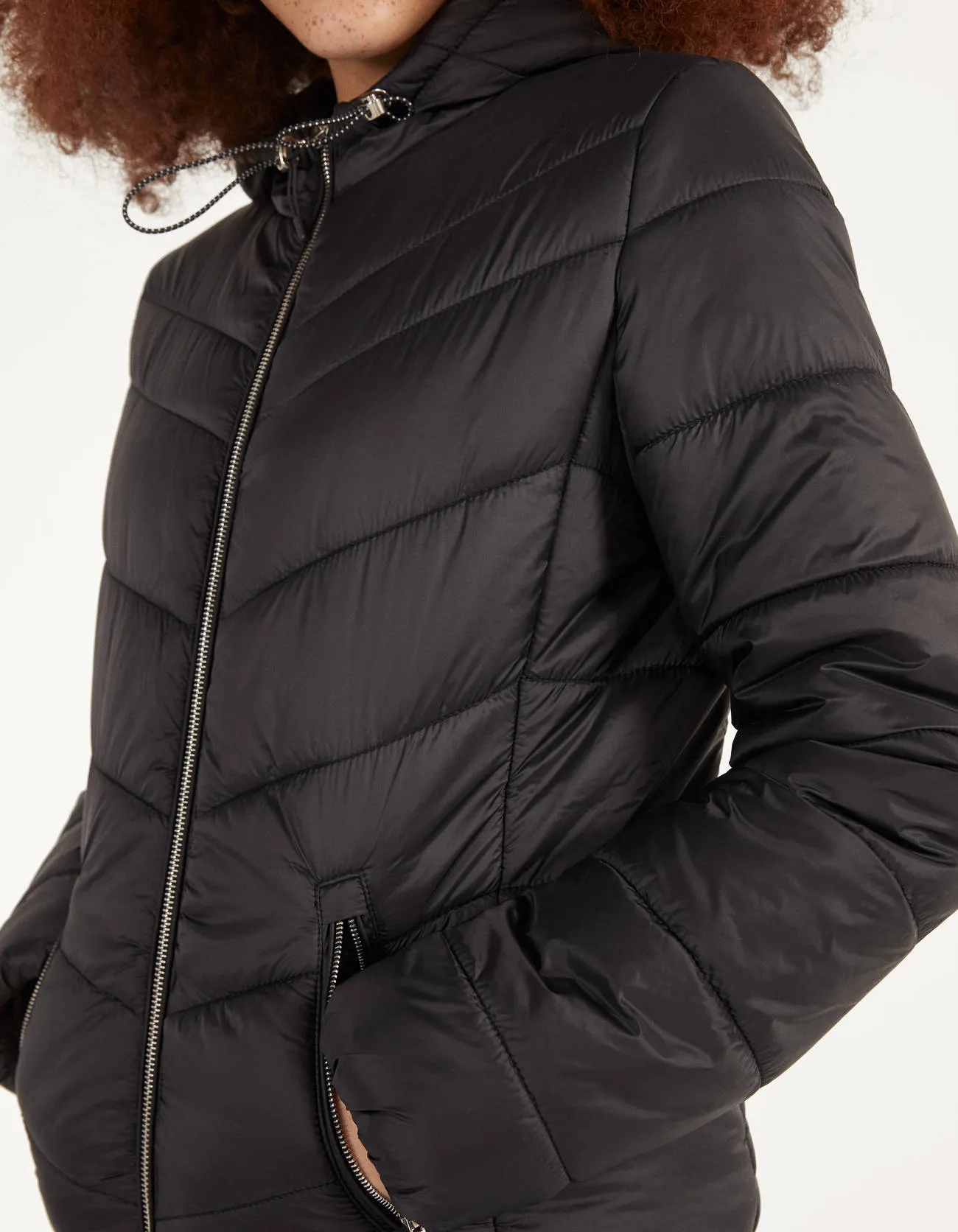 Steppjacke mit Kapuze – Schwarz – Bild 3 von 5