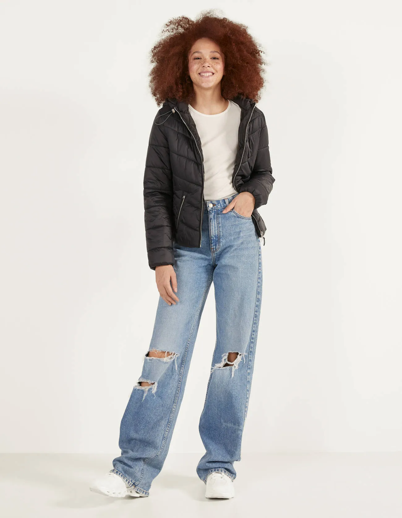Steppjacke mit Kapuze – Schwarz – Bild 4 von 5
