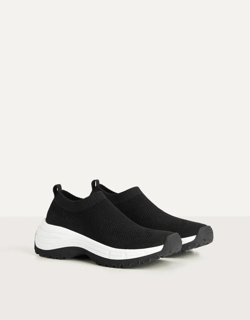 Sneaker mit Netzstoff und Socken – Schwarz