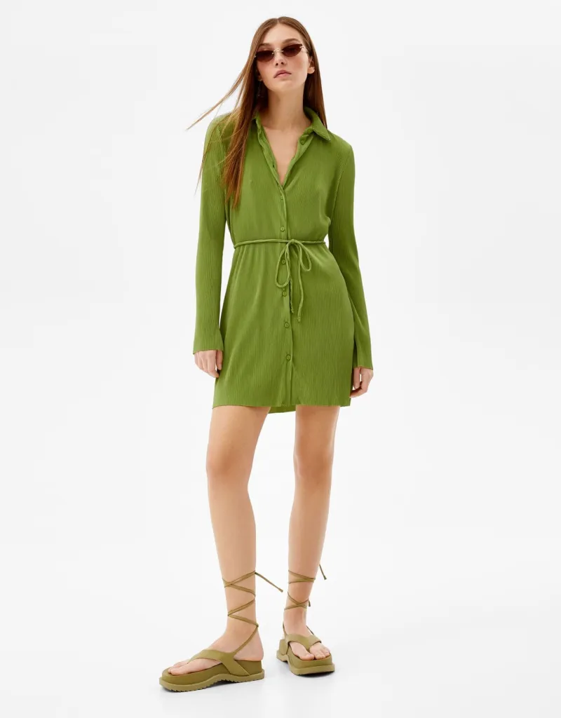 Plissiertes Minikleid mit langen Ärmeln und Gürtel – Grün